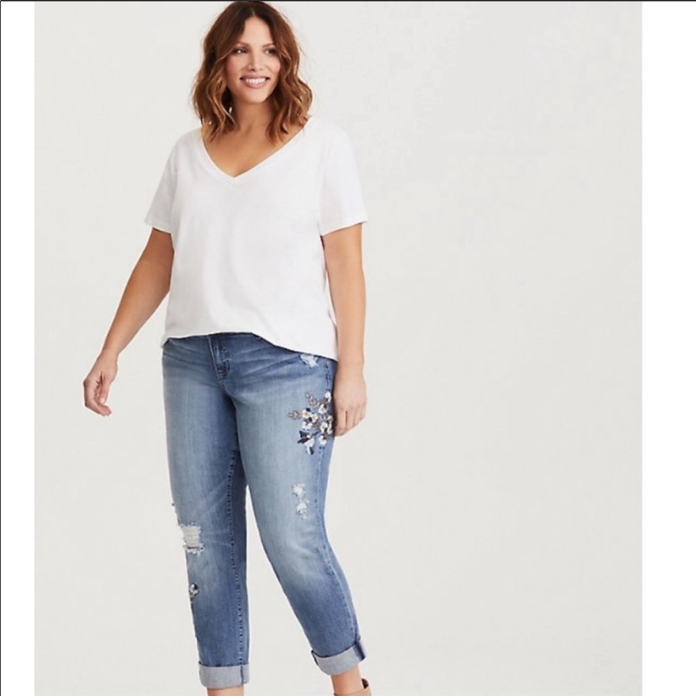 torrid White Top with Light Blue Embroidered Boyfriend Jeans
